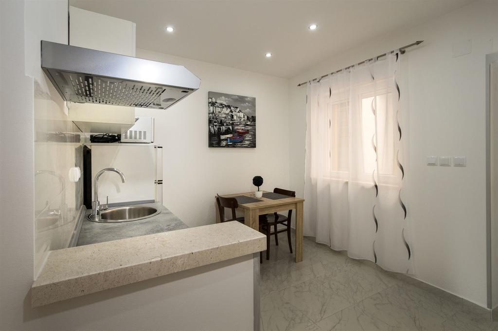 Apartment Mery Povlja  Buitenkant foto